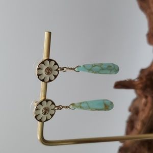 Adorable vintage turquoise daisy drop earrings